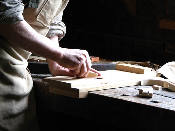 Nacemos de la influencia y formación  heredada en el sector de la <strong>carpintería de madera y ebanistería  en Sierra Engarcerán.</strong>